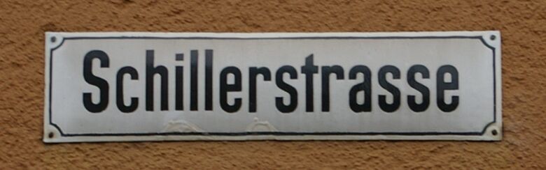 Straßenschild Schillerstraße