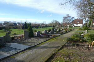 Kommunalfriedhof Weetfeld01.jpg