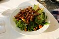 Pfifferlinge auf einem Beet von Salat der Saison an Holunderdressing (Restaurant am Richterbusch)